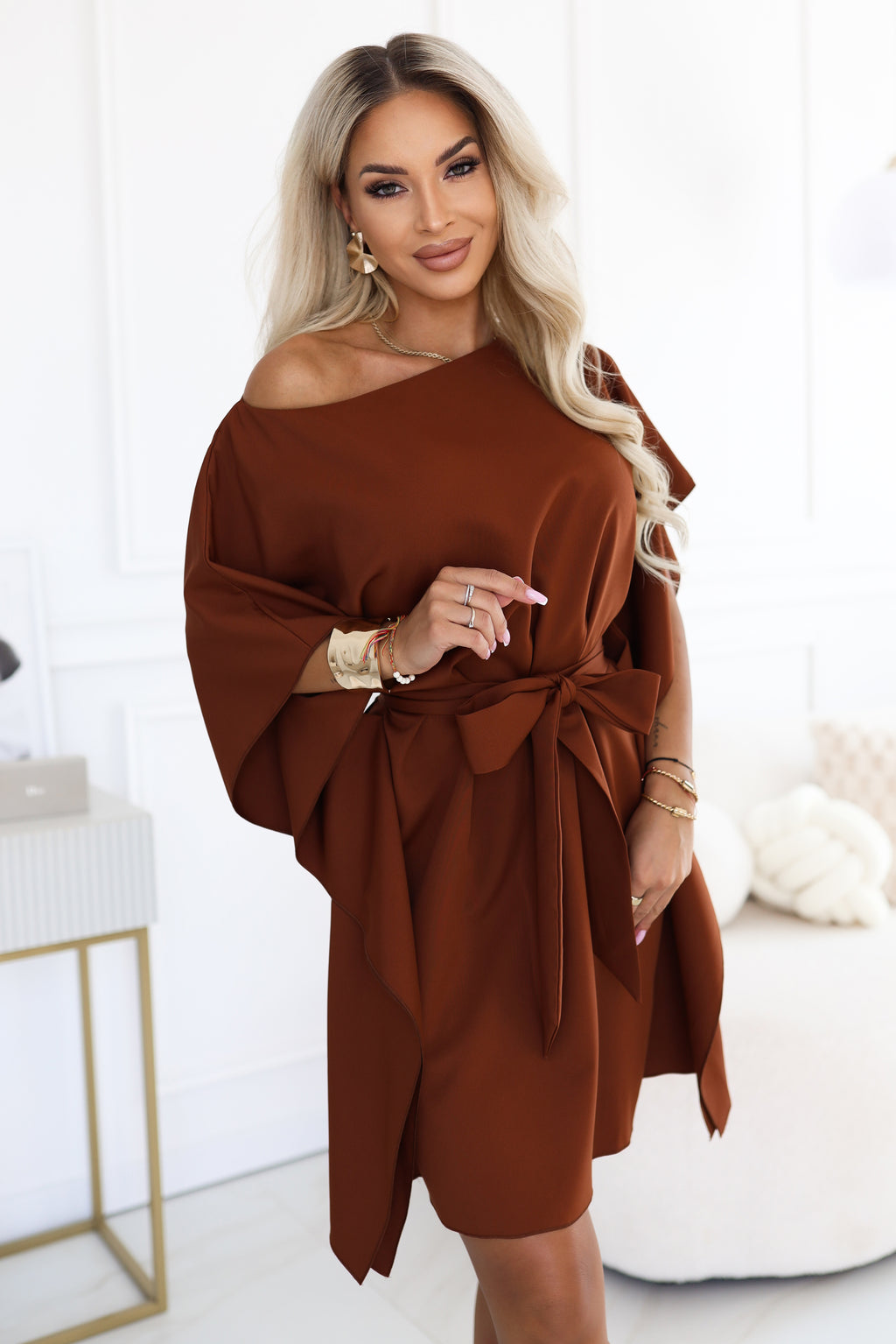 Numoco 287-45 SOFIA Feminine butterfly-style dress with a waist tie - cinnamon brown