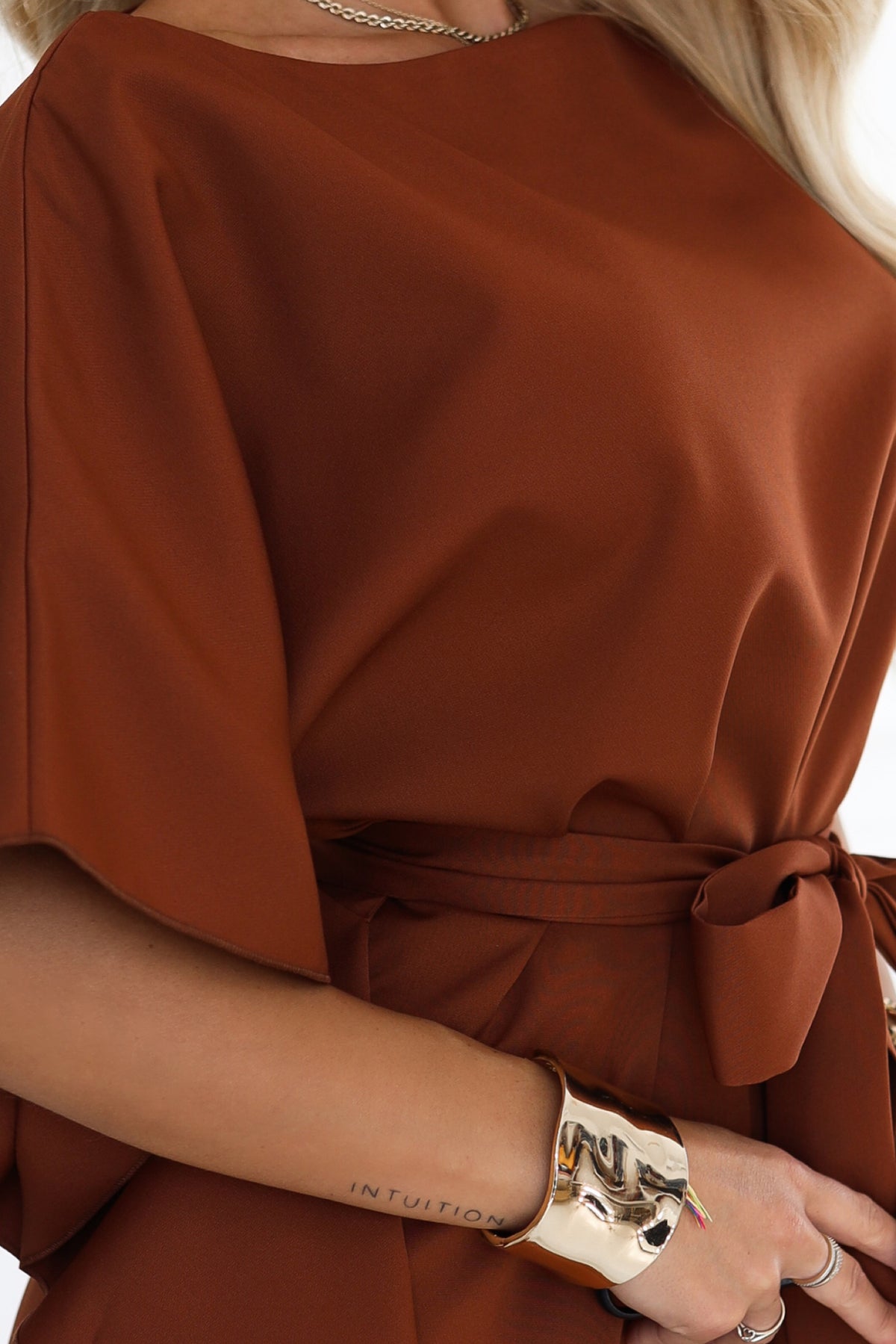 Numoco 287-45 SOFIA Feminine butterfly-style dress with a waist tie - cinnamon brown