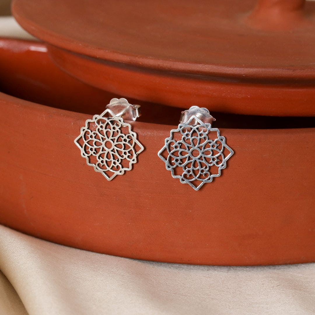 Cutwork Pattern Earrings-2