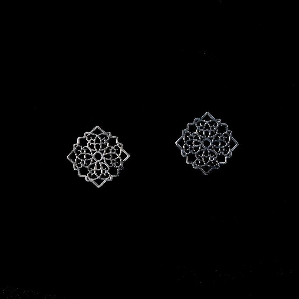 Cutwork Pattern Earrings-0
