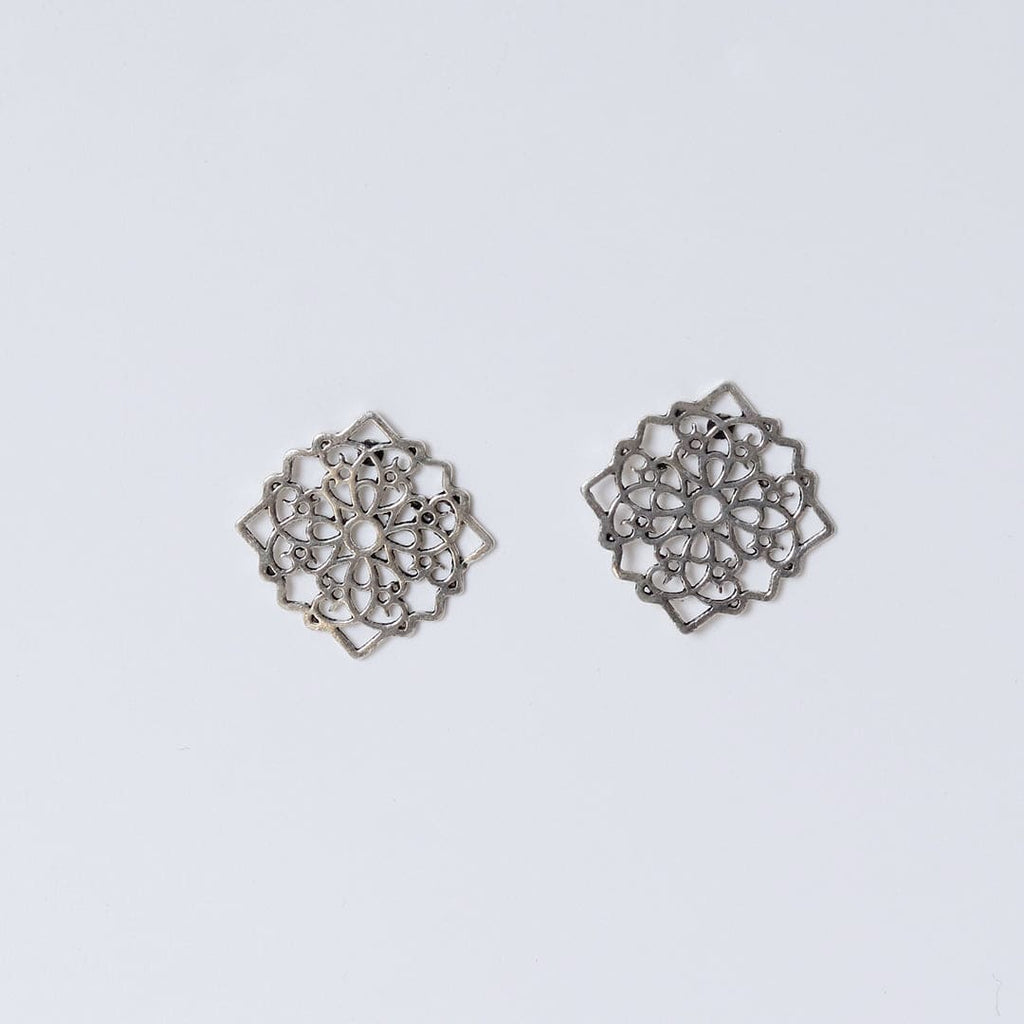Cutwork Pattern Earrings-4