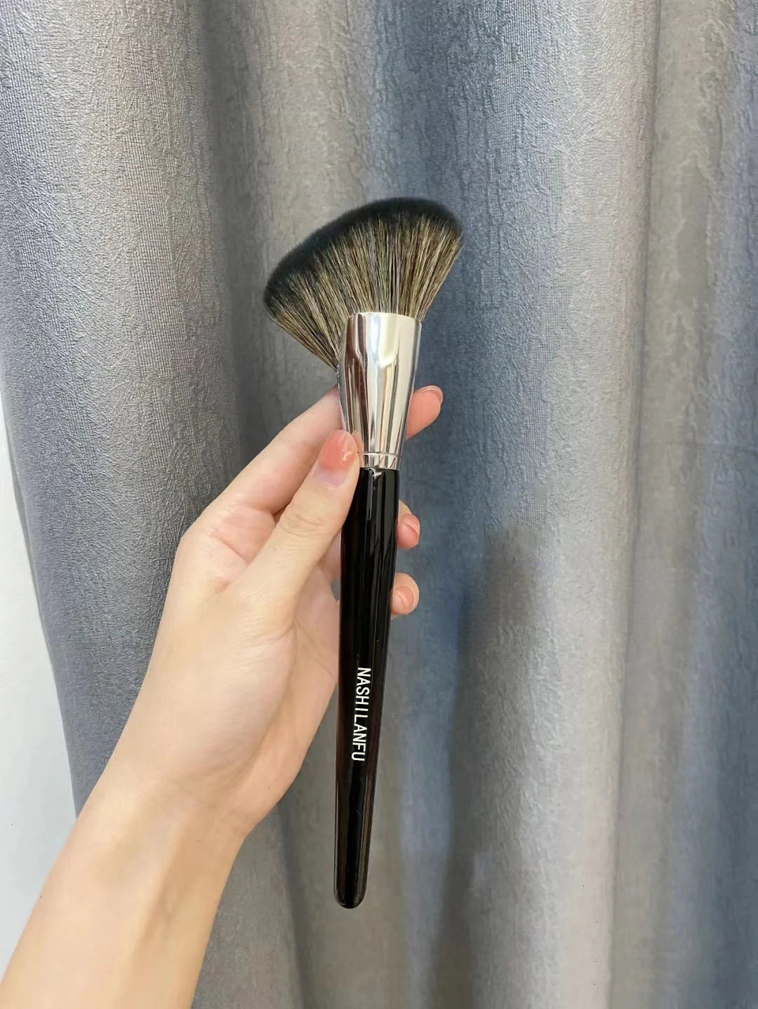 Black Sculpting Brush Professional Makeup Brushes Large Cosmetic Face Cont Bronzer Oblique Powder Blush Brush Face Make Up Tools