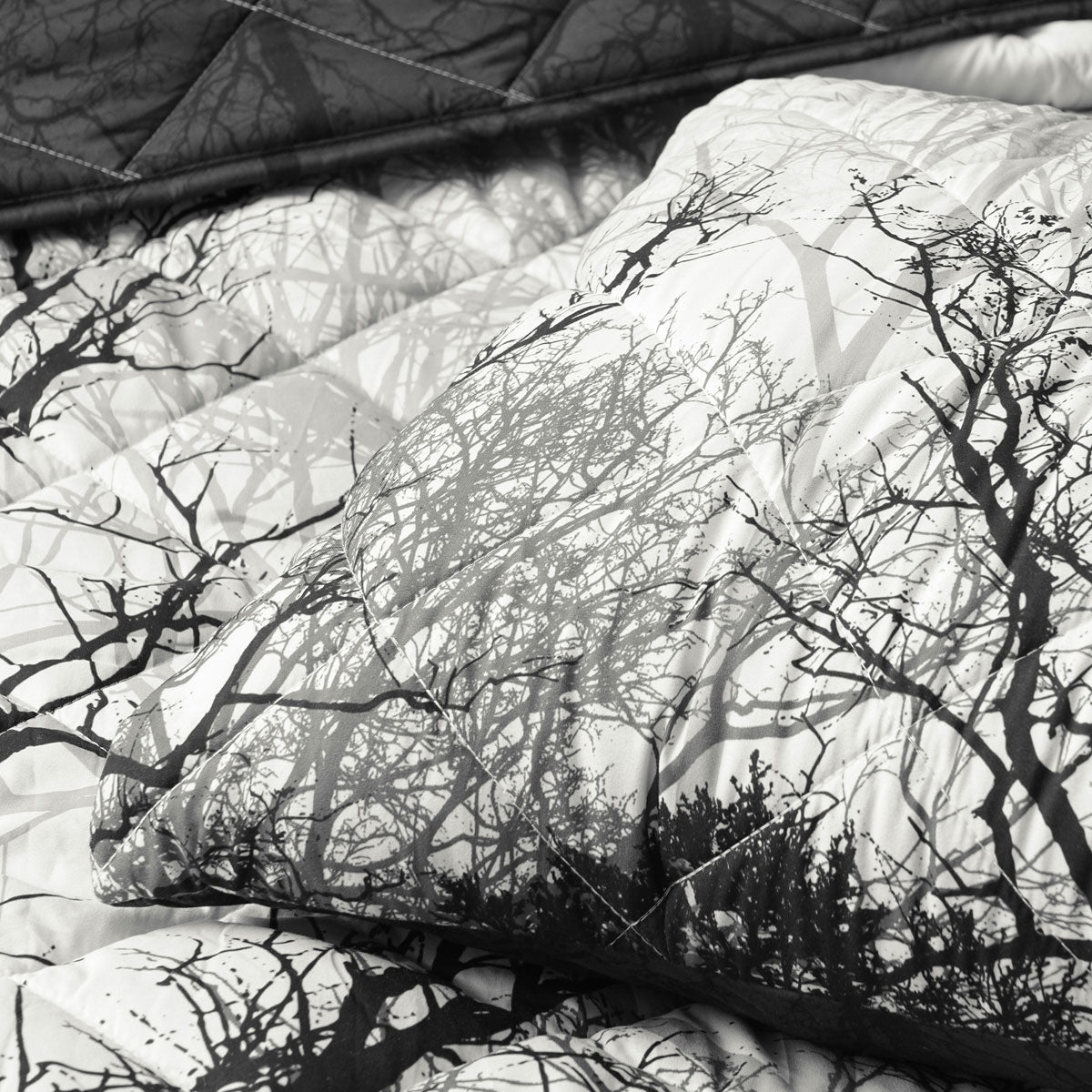NNEDSZ Bianca Boscage Black Forest Printed Quilted Polyester Coverlet Set Queen/King-3